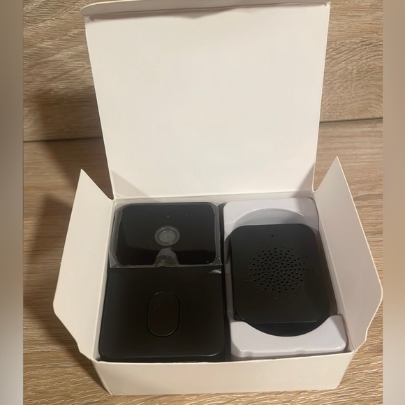 $250 retail WIFI doorbell system New in Box!